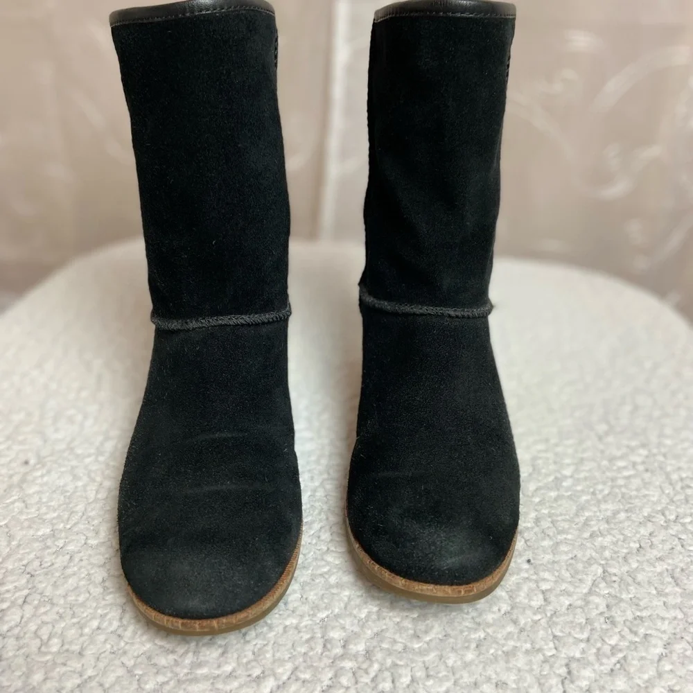 UGG Australia Cyrinda Black Suede Boots, 6